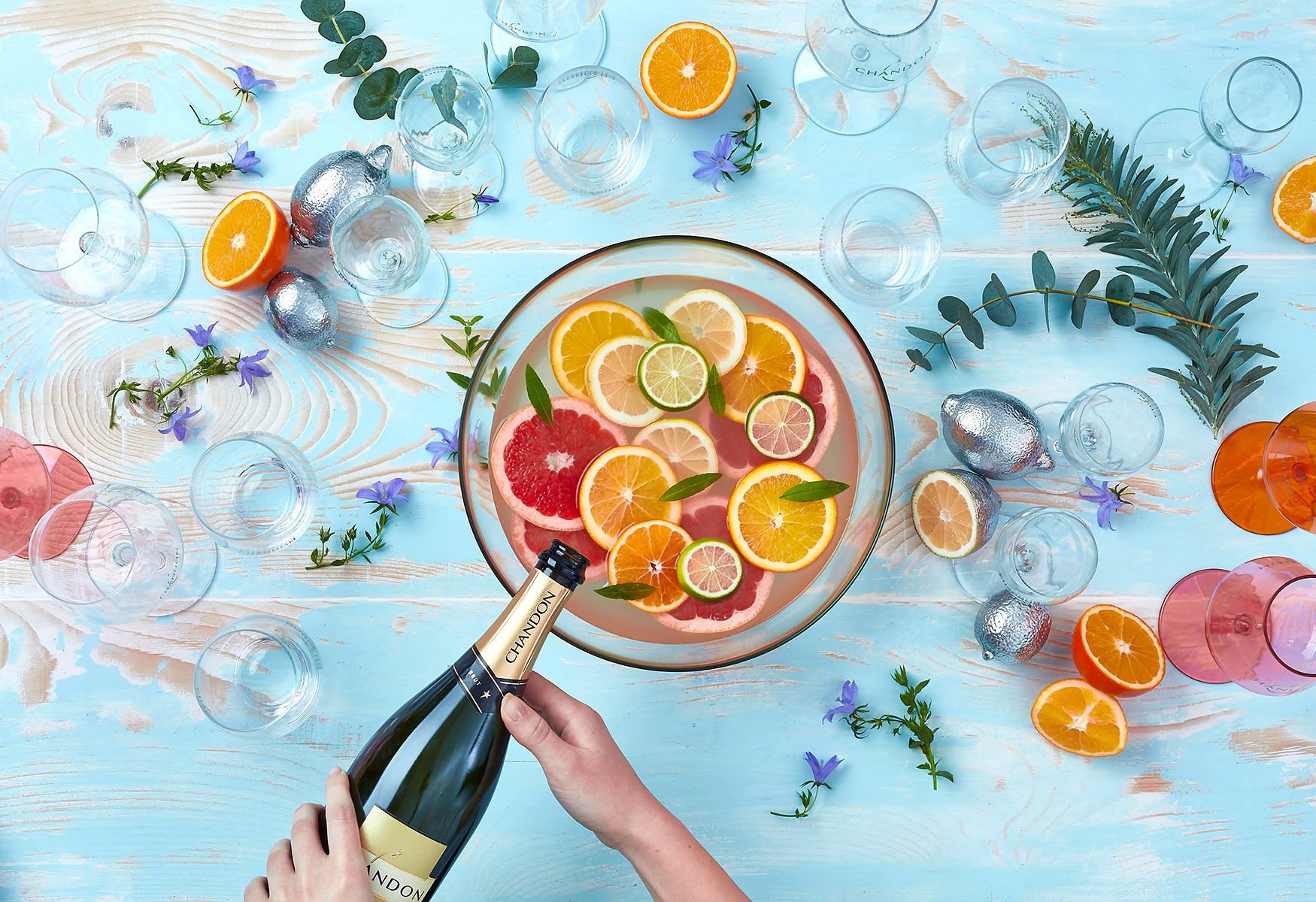 Flat Lay préparation cocktail champagne agrumes : citron, orange, pamplemousse, pomello, verveine