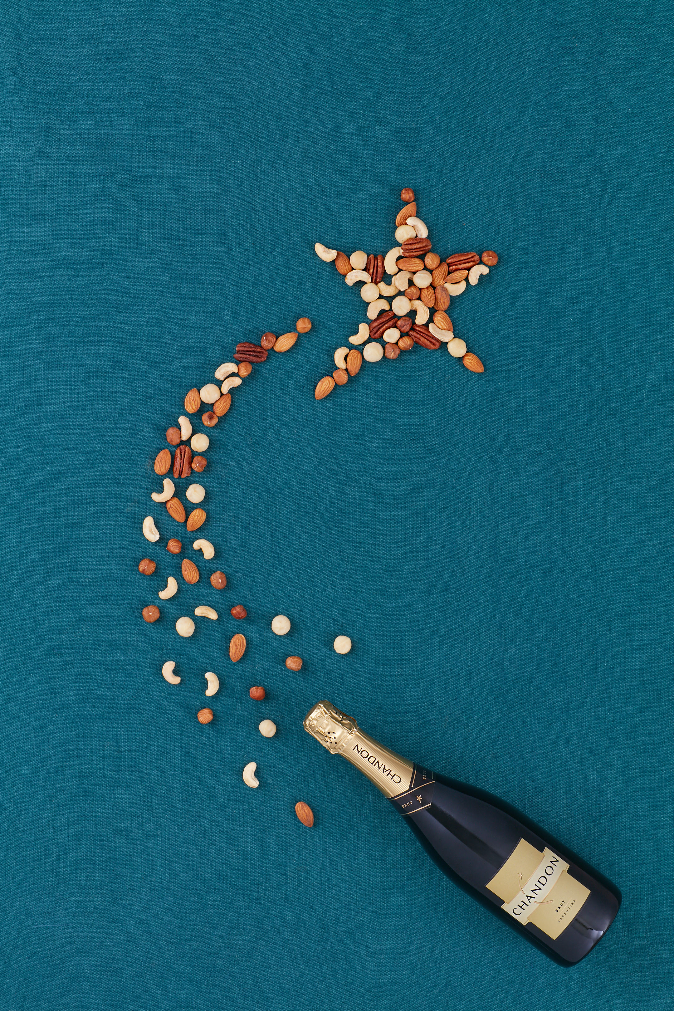 Bouteille Chandon, étoile filante en noix cajou, pécan, amandes